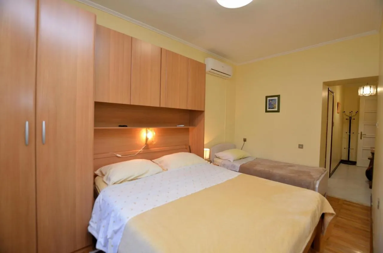 Apartment Nando Lovran 0*,