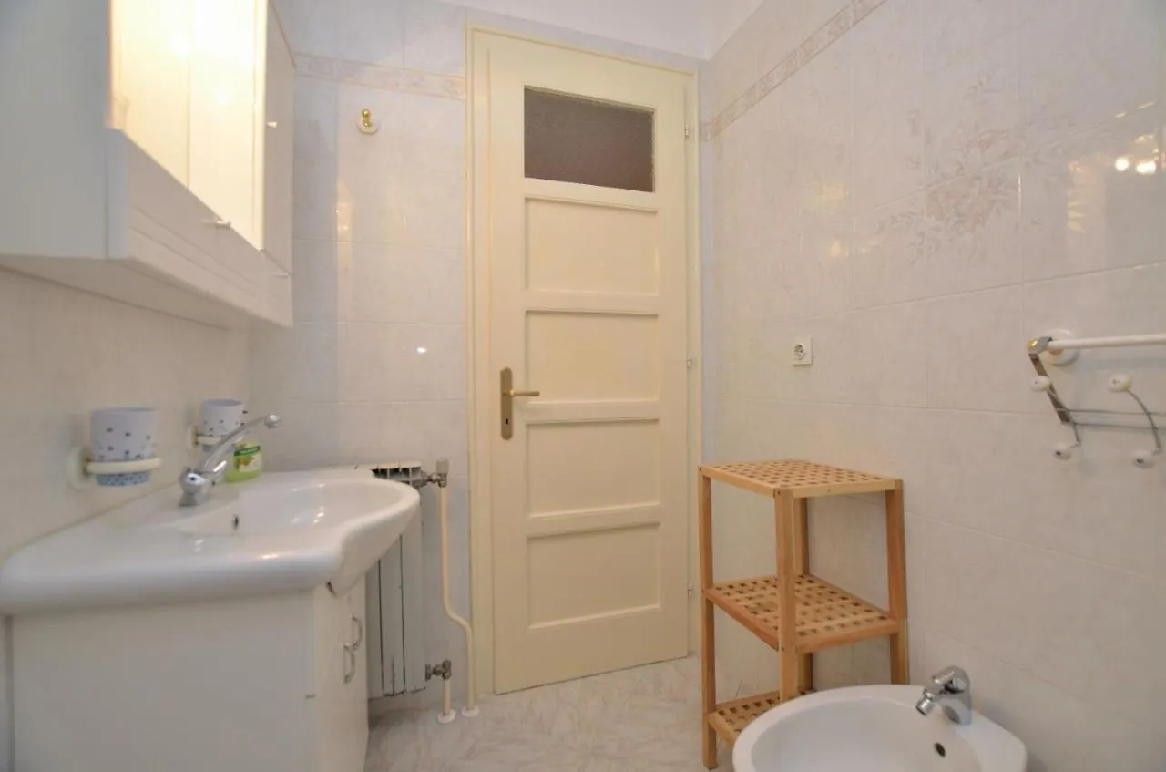 Apartment Nando Lovran 0*,