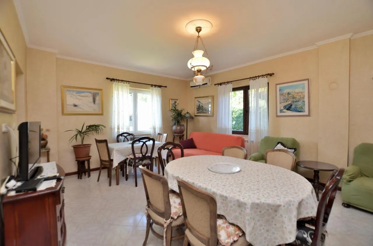 Apartment Nando Lovran